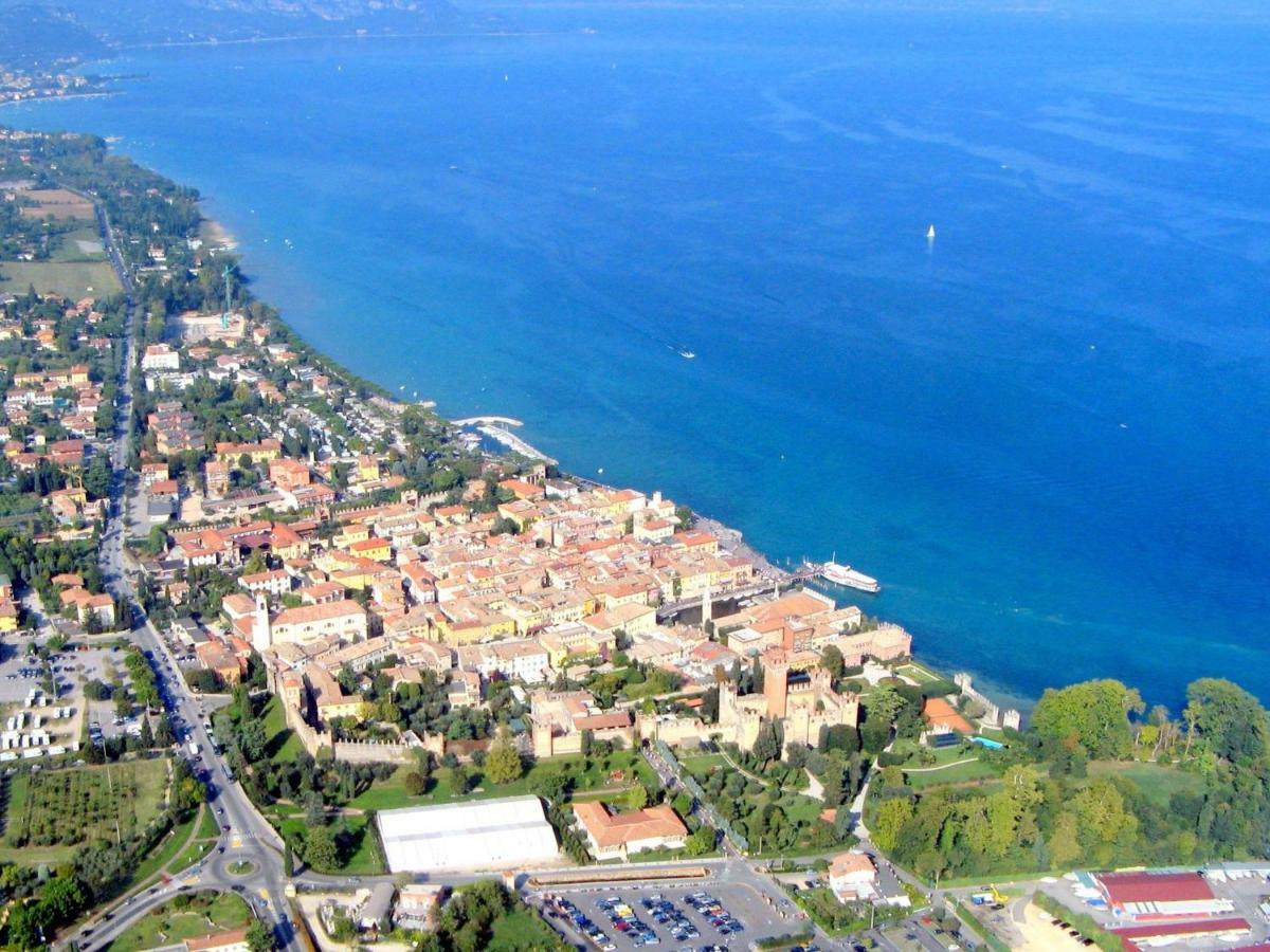 Small Residence Of Only 18 Apartments With Swimming Pool Lazise Exteriér fotografie
