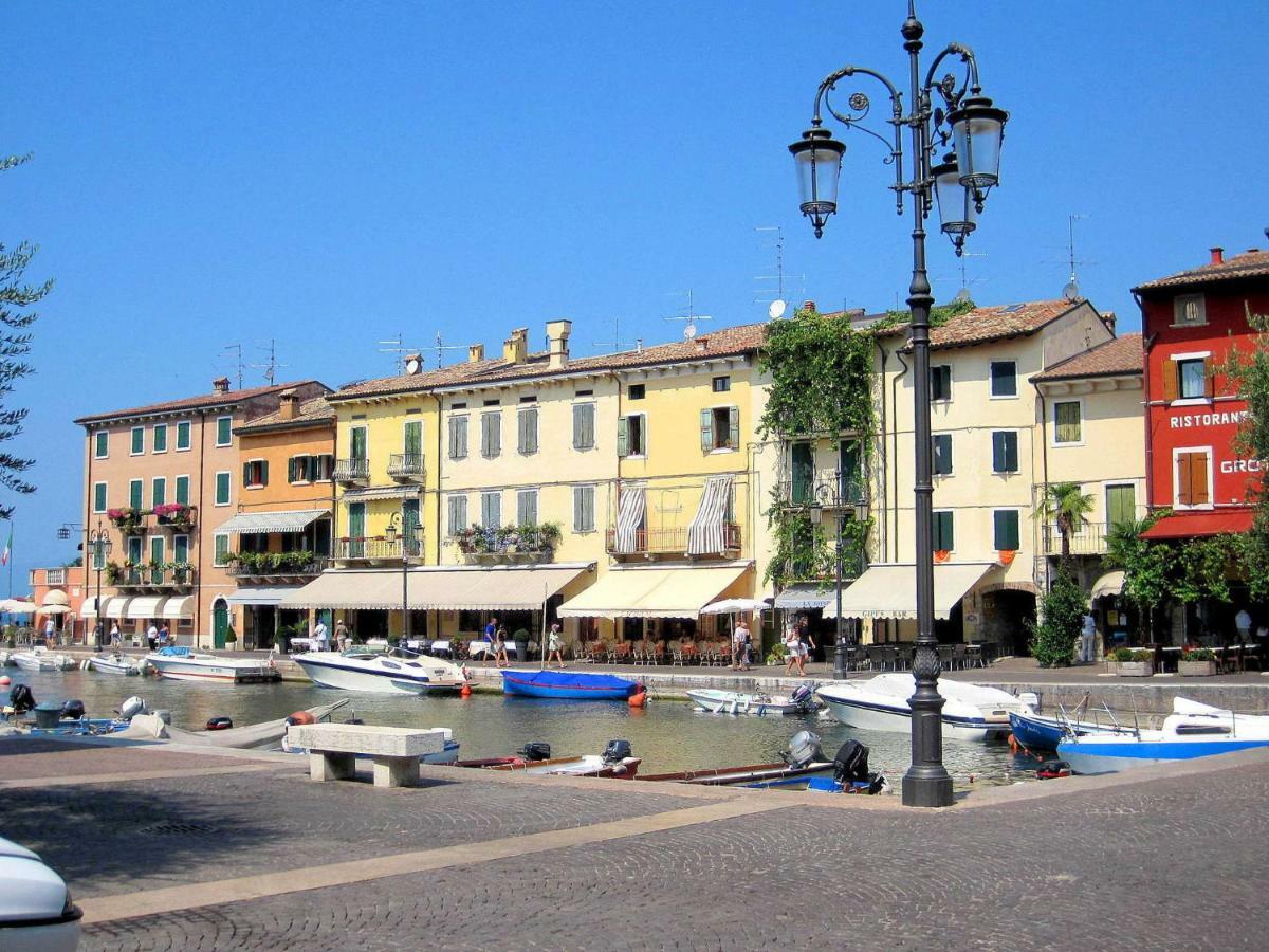 Small Residence Of Only 18 Apartments With Swimming Pool Lazise Exteriér fotografie
